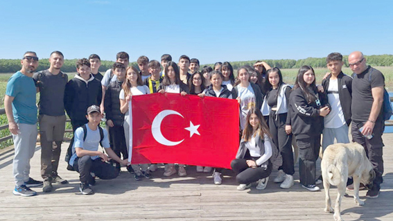 19 Mayıs coşkusunu doğa yürüyüşünde yaşadılar