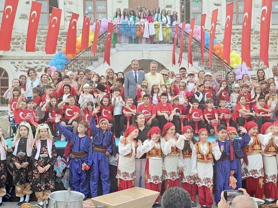 Selimpaşa’da 3. Geleneksel Halk Oyunları Şenliği