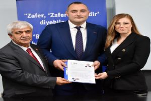 “CHP’nin bayrağını yeniden dalgalandırmayı kendime bir borç biliyorum”