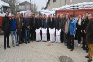 Kadıköy çiftçilerine sığır süt yemi dağıtımı