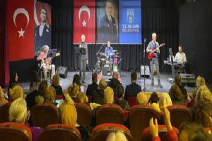 Denizaltı Orkestrası sevilen şarkılarla mest etti