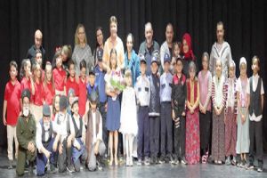 Gazi İlkokulu 3/D Sınıfı Öğrencilerinden muhteşem tiyatro gösterisi