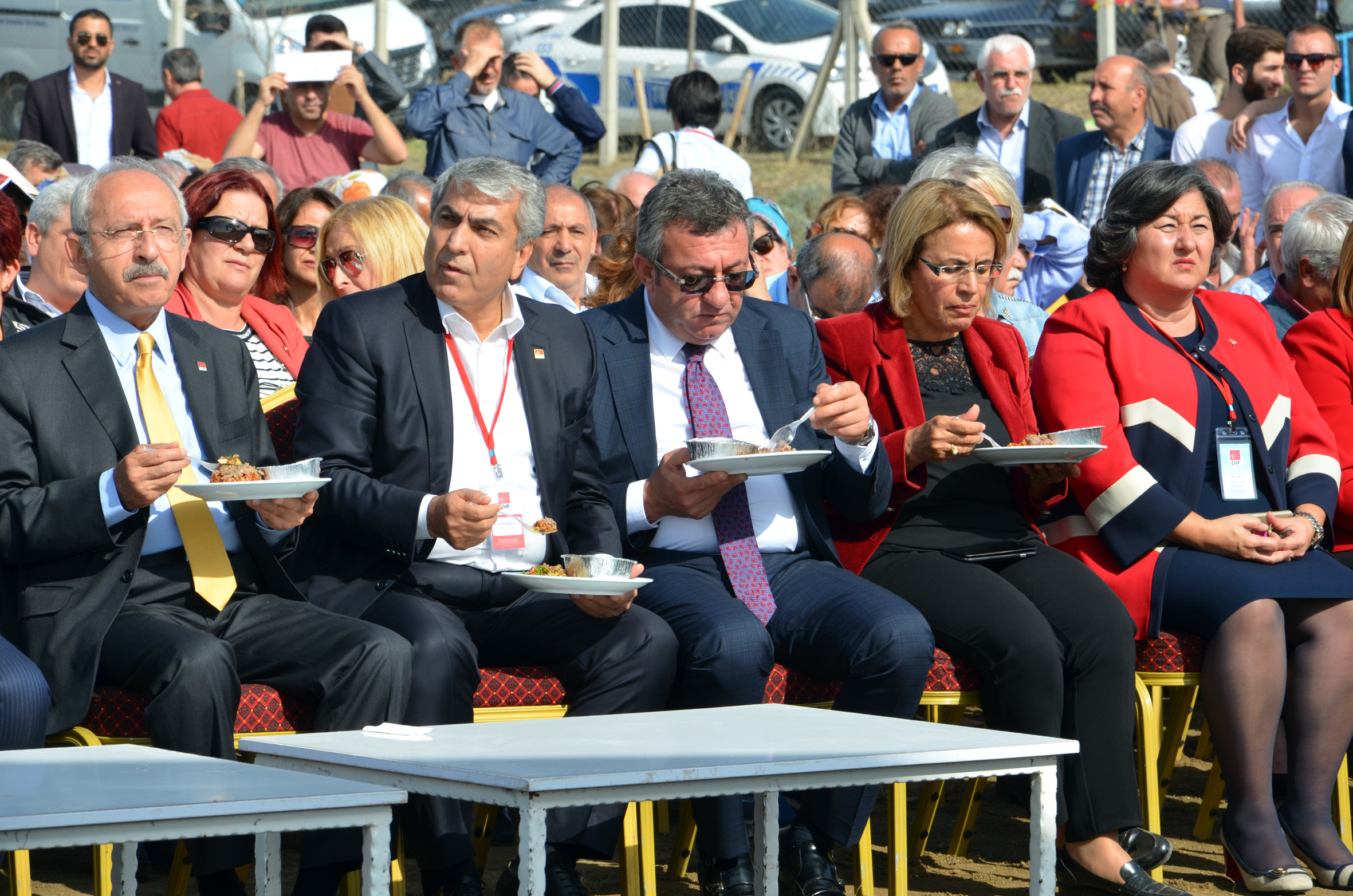 BELEDİYELERİ ÖRNEK GÖSTERDİ, GENEL İKTİDAR FIRSATI İSTEDİ