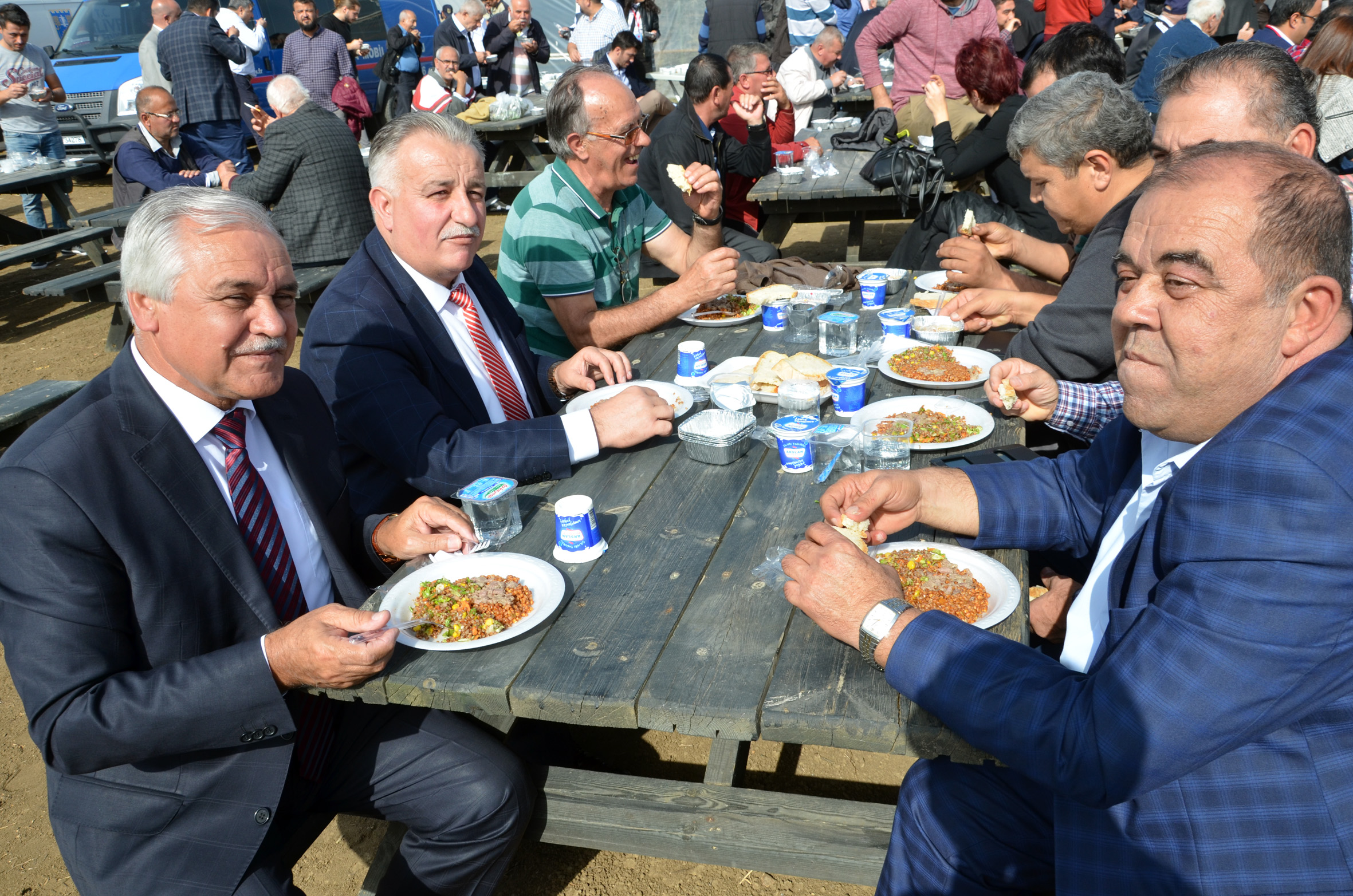 BELEDİYELERİ ÖRNEK GÖSTERDİ, GENEL İKTİDAR FIRSATI İSTEDİ